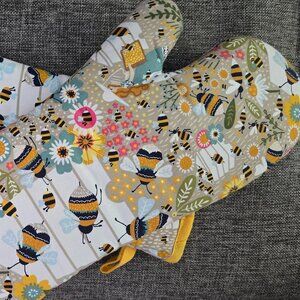 Bees and Flowers themed oven mitts, EUC